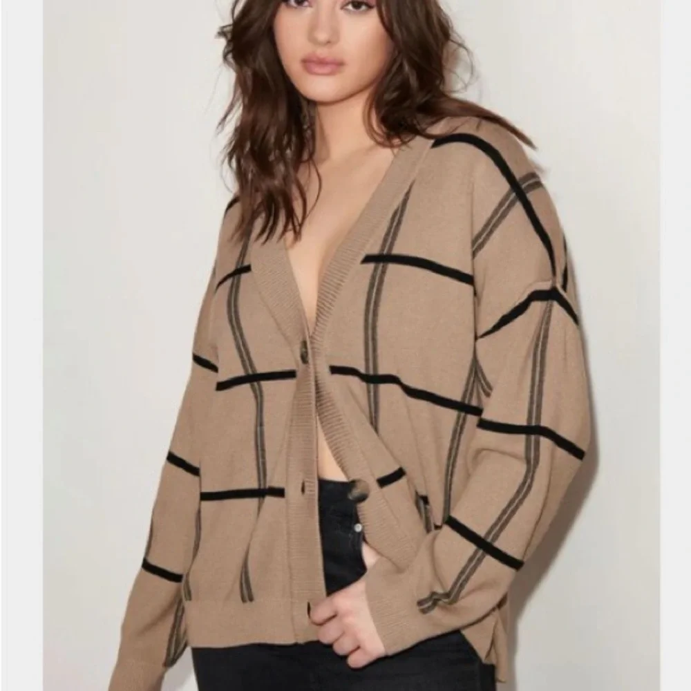 SOLD Dynamo Tan and Black Plaid Dark Academia Cardigan - Picture 2 of 3